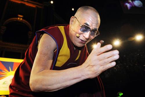 Il Dalai Lama a Roma: "La religione non basta più. Serve un'etica laica"