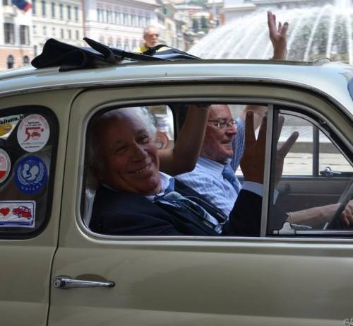 Garlenda, la passerella delle storiche Fiat 500