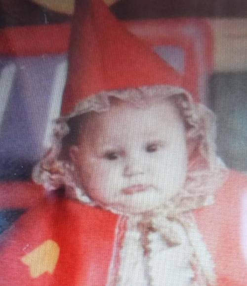 Spara un colpo per errore e uccide il figlio di tre anni