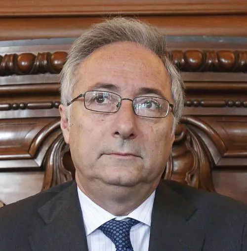 Il governo si prepara a tagliare diecimila dipendenti pubblici