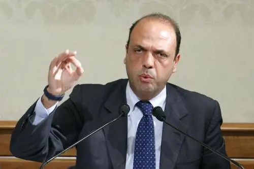 La rabbia di Alfano: "Nessuno si è scusato col Cav per lo spread"