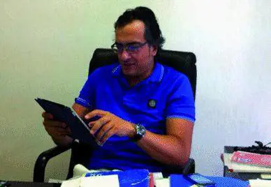 Il politico con lIpad ghettizzato in aula