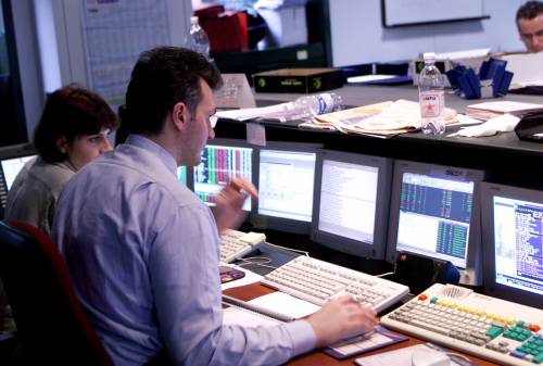 Piazza Affari cede il 2% Lo spread sale ancora