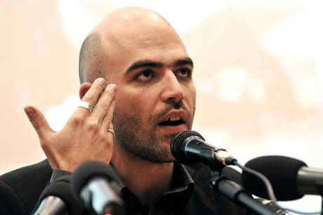 Ecco l'ideona di Saviano: "Liberalizzare la marijuana"