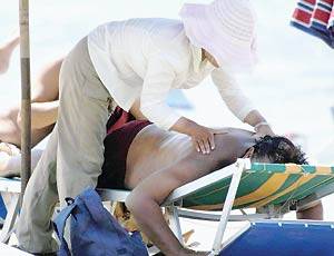 Dolori e infezioni: rischi con i massaggi low cost in spiaggia