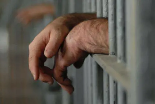 Al carcere di Rimini il wc è in mezzo alla cella