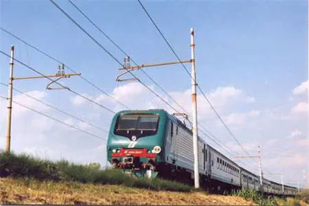 Crema, sasso contro un treno: feriti passeggero e capotreno