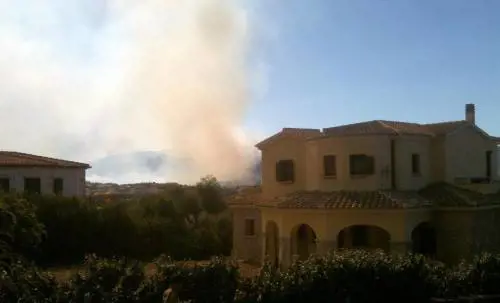 Ricomincia l'estate dei fuochi: 500 evacuati in Sardegna