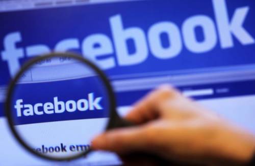 Facebook "spia" le chat private e segnala i cybercriminali