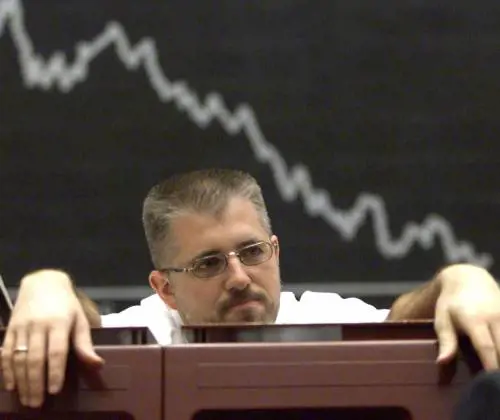 Piazza Affari sotto attacco Lo spread schizza a quota 500