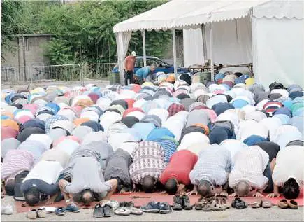 Islamici, tutti contro il vicesindaco: "Diritti? Ignora quelli delle donne"