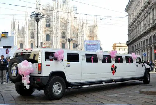 Limousine come alcove Sesso e spogliarelli a duecento euro l'ora