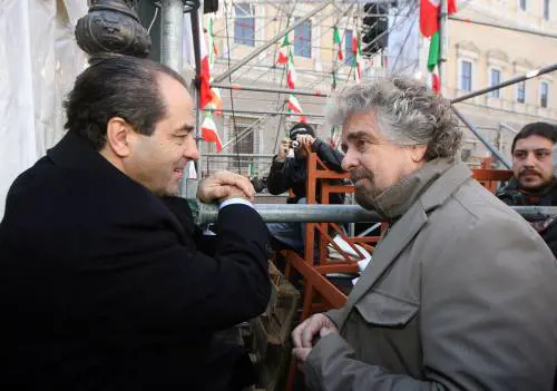 Grillo gela Di Pietro: "Non ci alleiamo con nessuno". E Tonino rischia l'isolamento