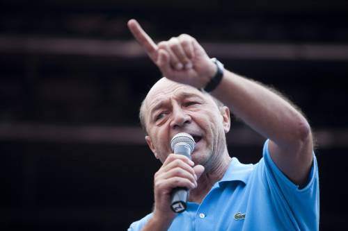 Romeni al voto per destituire Basescu
