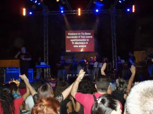 L'ultimo sballo? Ballare tecno in cristoteca