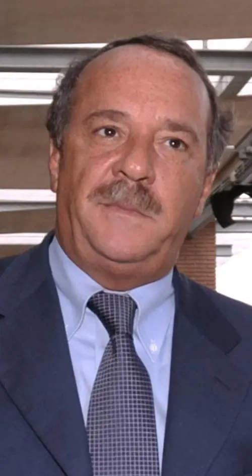 Un rotocalco e un talk politico nelle notti di Canale 5Informazione e Tv