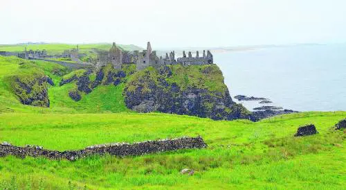 On the road sulle coste dell'Ulster, tra i paesaggi preferiti da Churchill