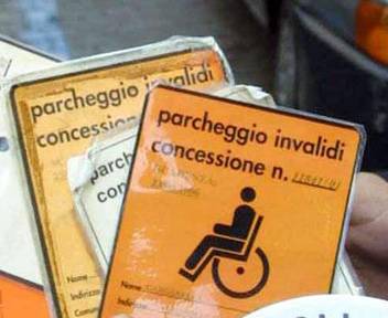 Verona, denunciati 26 furbetti del pass per disabili 