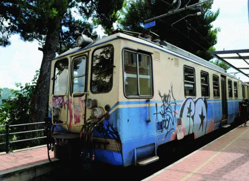 Il trenino che di bello ha solo il panorama