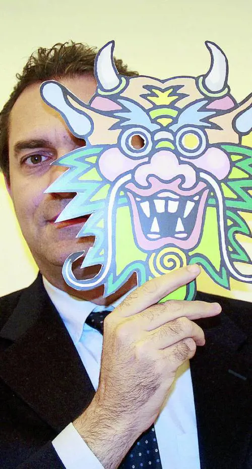 Monti paga gli stipendi di De Magistris