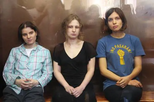 Russia, condannate a due anni di reclusione le Pussy Riot: teppismo a sfondo religioso