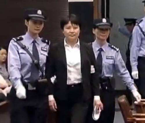 Cina, condannata a morte la moglie di Bo Xilai. Sospesa la pena