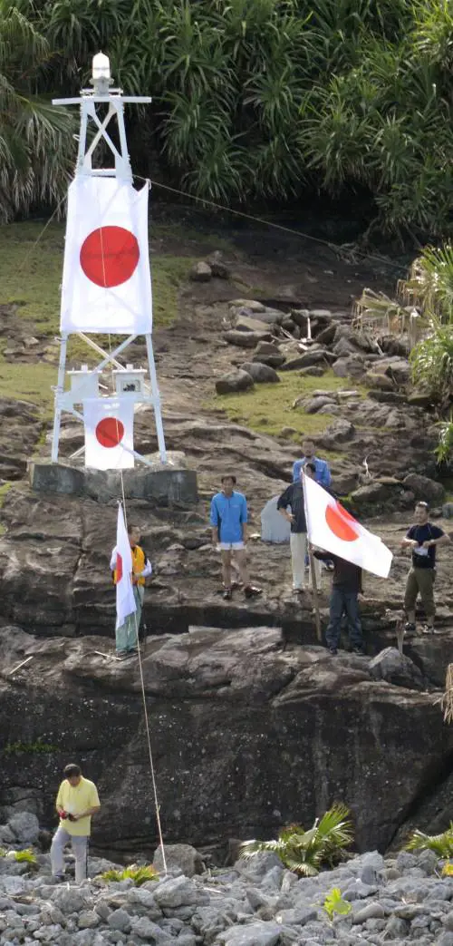 Isole contese da Pechino e Tokio guerra a colpi di navi e bandiere
