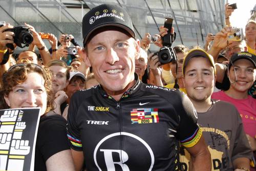 Il Tour torna a fare i conti con Armstrong