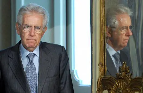 Il governo parla di crescita ma intanto studia altri tagli