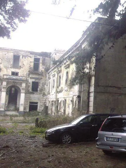 Un rudere da tre milioni. E dopo nove anni indagano i magistrati