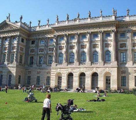 Mostre, un bar e un bookshop per far risorgere la Villa Reale