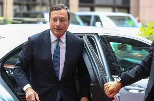 Bce, sì al piano antispread Draghi: "Acquisto bond illimitato"