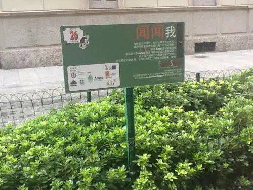 Cartello con la scritta in cinese