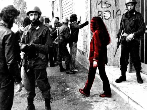 "Sfiorando il muro" per ricordare i danni della violenza proletaria