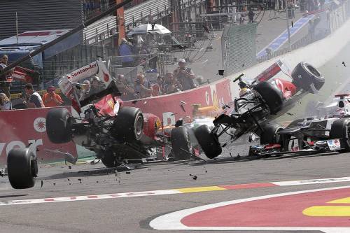 F1, incidente al via Fuori Alonso e Hamilton Il Gp va a Button