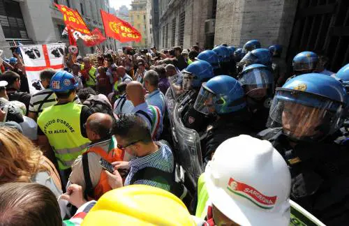 Alcoa, ancora proteste: occupato un traghetto