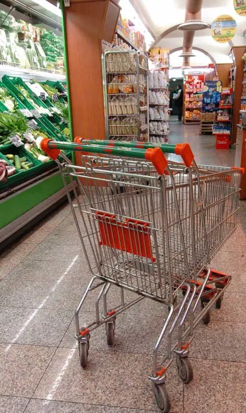 Italia alle corde: crolla il Pil, consumi giù