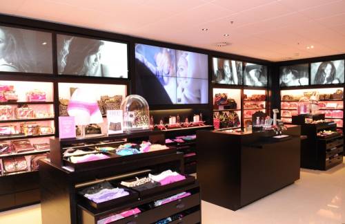 Victoria's Secret debutta in Italia: primo shop a Malpensa