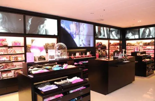 Victoria's Secret debutta in Italia: primo shop a Malpensa