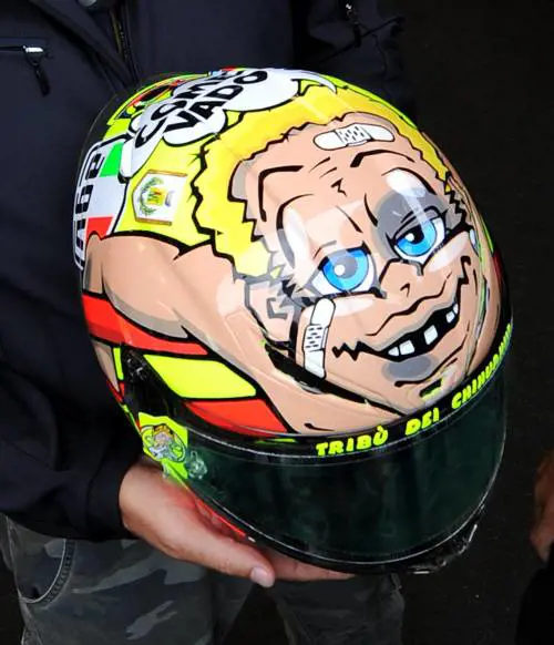 Motogp, trionfa Lorenzo Rossi dedica a Simoncelli il secondo posto