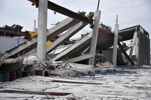Capannoni crollati per il terremoto, 40 indagati