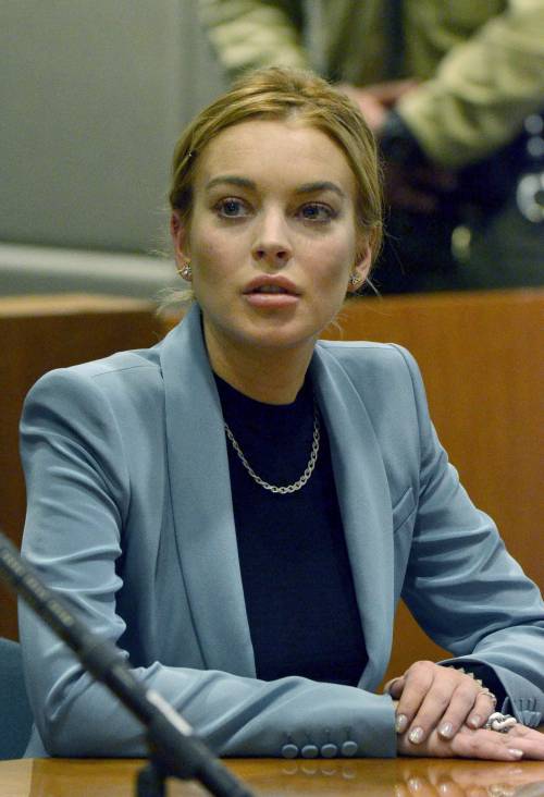 Lindsay Lohan investe pedone e scappa