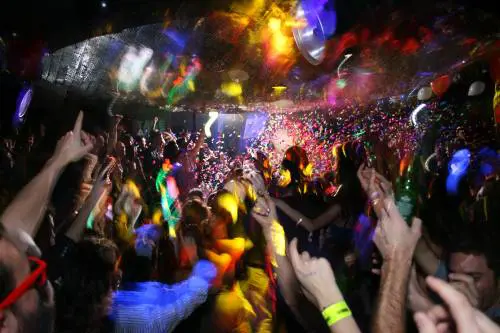 Club Haus 80’s, i Magazzini Generali si tingono di fluo