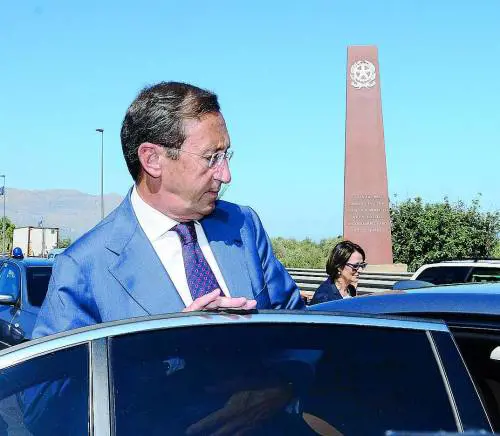 Fini e le spese pazze per le foto: in soli sei mesi 180mila euro