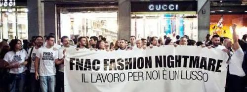 Protesta alla Fnac di Milano