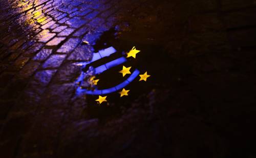 L'Euro affonda per la crisi