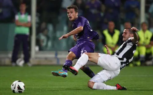 Adem Ljajic, contrastato da Bonucci