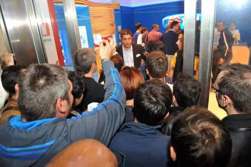 Se i ragazzi in fila per l'iPhone sono i nuovi nemici del popolo