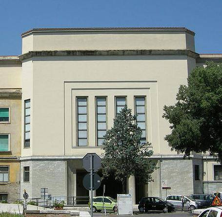 Il mago dei chirurghi finisce in manette: «Spillava soldi ai malati»