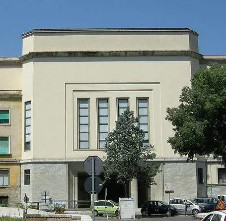 Il mago dei chirurghi finisce in manette: «Spillava soldi ai malati»